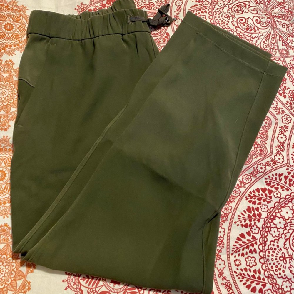 Lululemon On The Fly 7/8 Pant Woven - Size 12